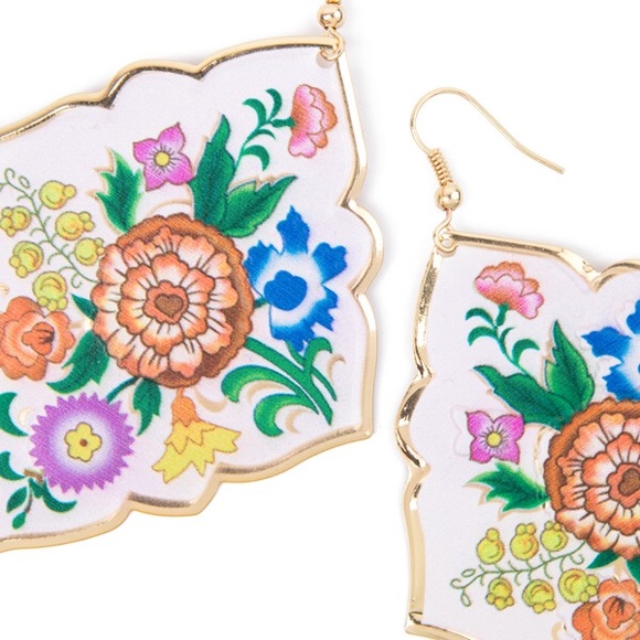 Nonie Earrings - Picture 3 of 3